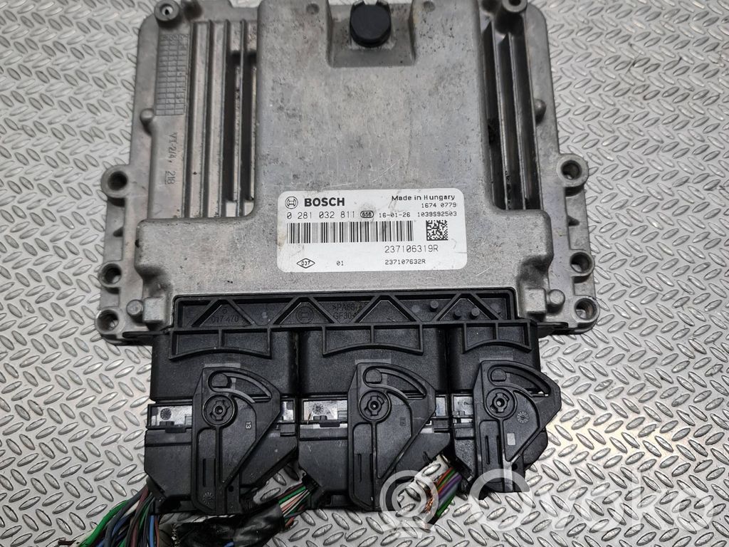 Renault Clio IV Engine control unit/module 