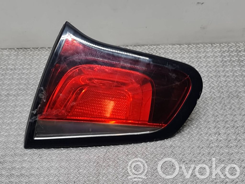 Citroen C3 Galinis žibintas dangtyje 