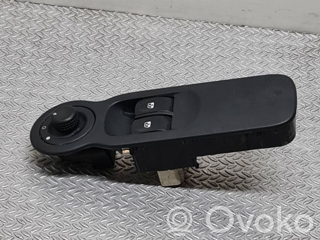 Renault Modus Electric window control switch 