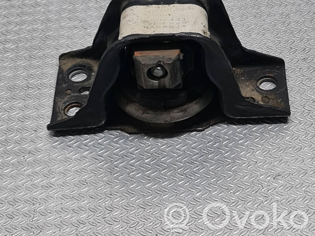 Engine mount bracket   8200499925,8200120