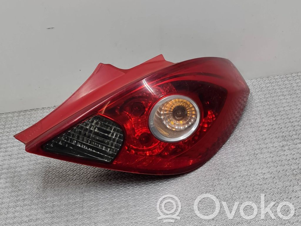 Opel Corsa D Aizmugurējais lukturis virsbūvē 