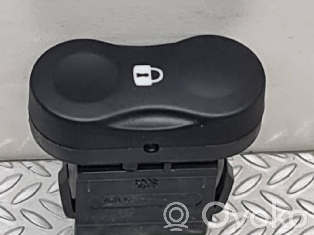 Dacia Sandero Central locking switch button 
