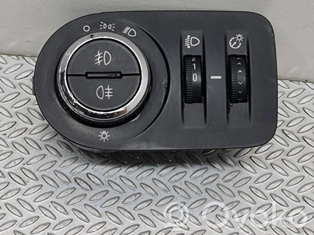 Opel Corsa D Przełącznik świateł 