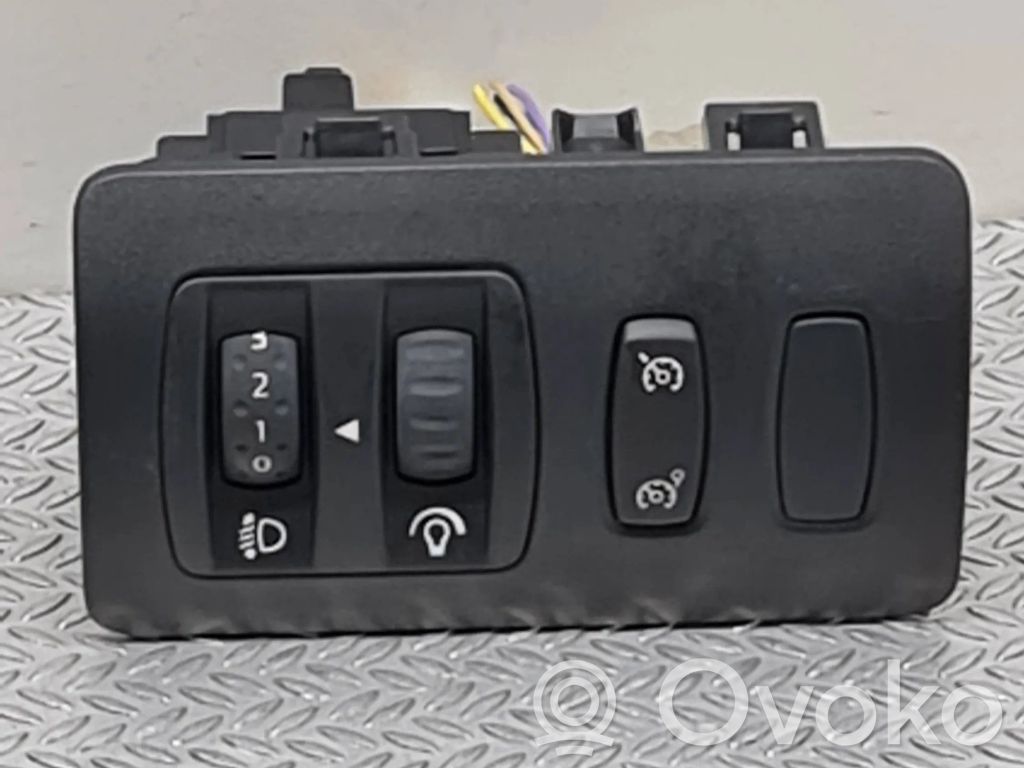 Renault Clio III Headlight level height control switch 