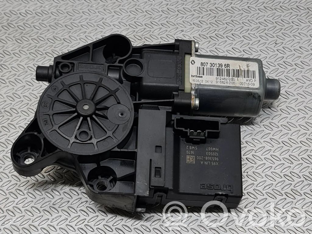 Renault Megane III Silnik regulatora szyby drzwi przednich 