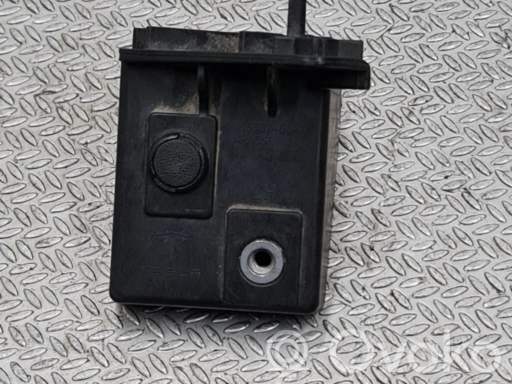 Tesla Model S Front bumper mounting bracket 