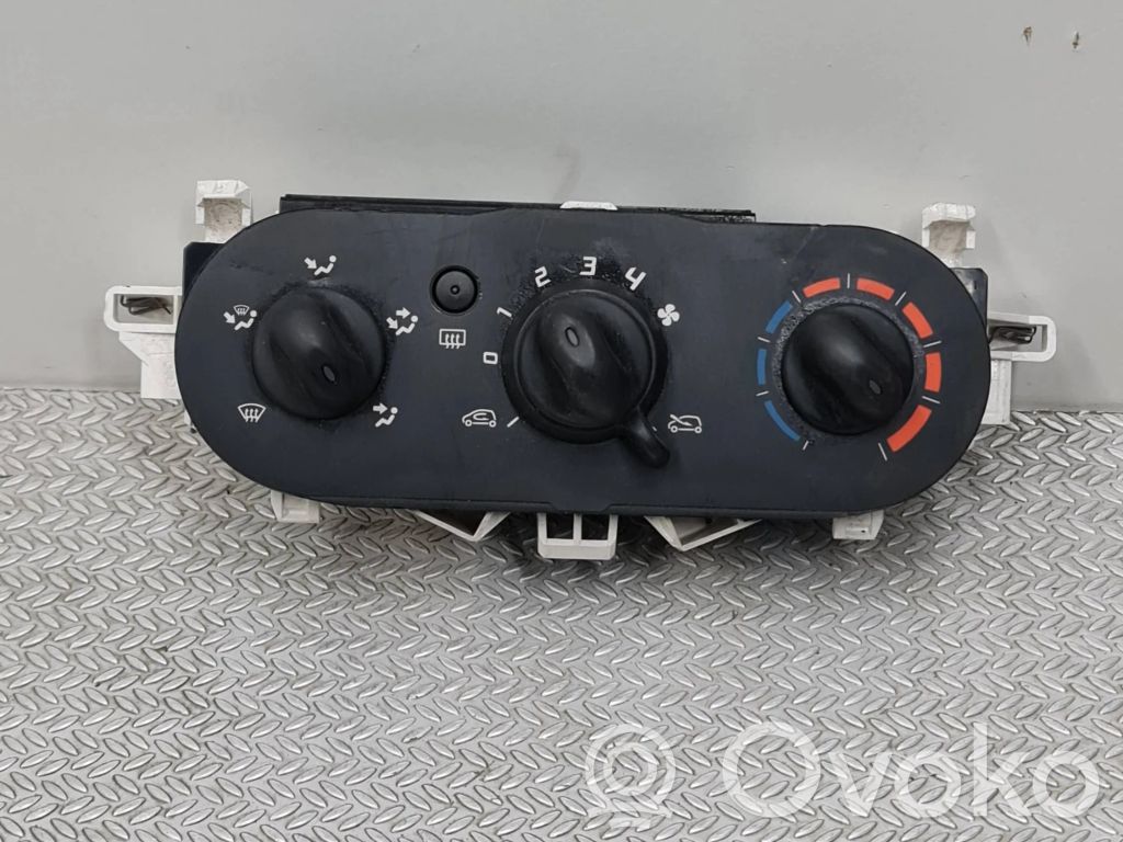 Renault Twingo II Climate control unit 