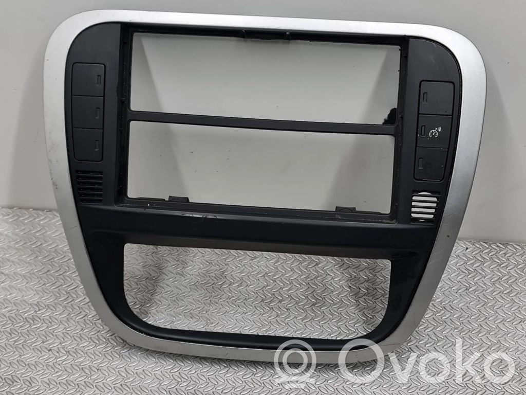 Citroen C3 Moldura de la unidad delantera de radio/GPS 