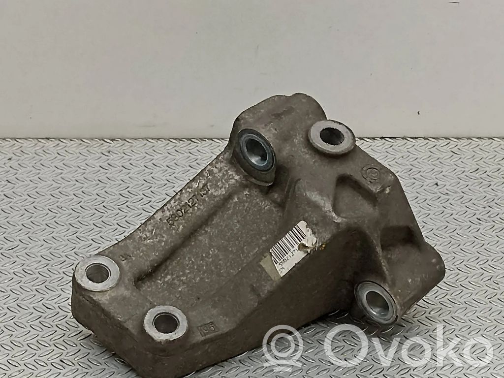 Engine mounting bracket   5802127137