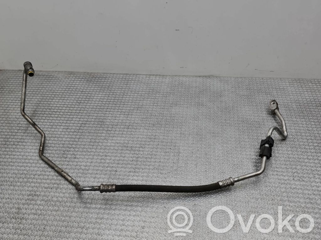 BMW 1 E81 E87 Ilmastointilaitteen putki (A/C) 