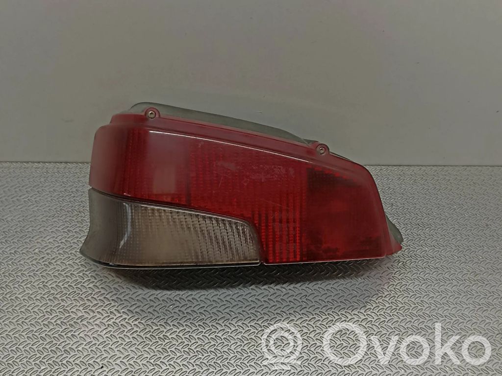 Peugeot 106 Aizmugurējais lukturis virsbūvē 