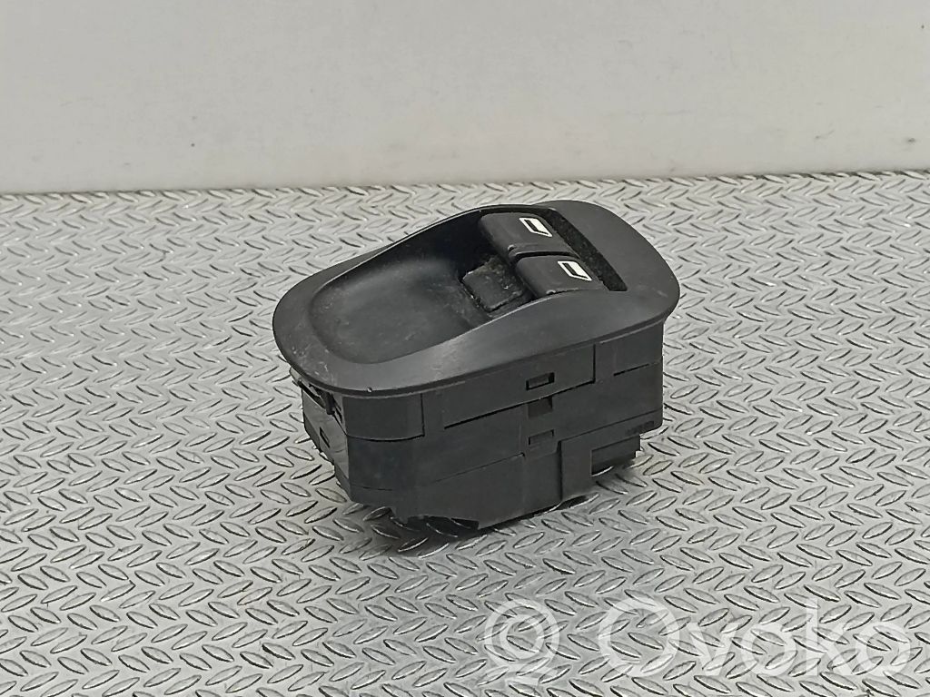 Peugeot 206 Electric window control switch 