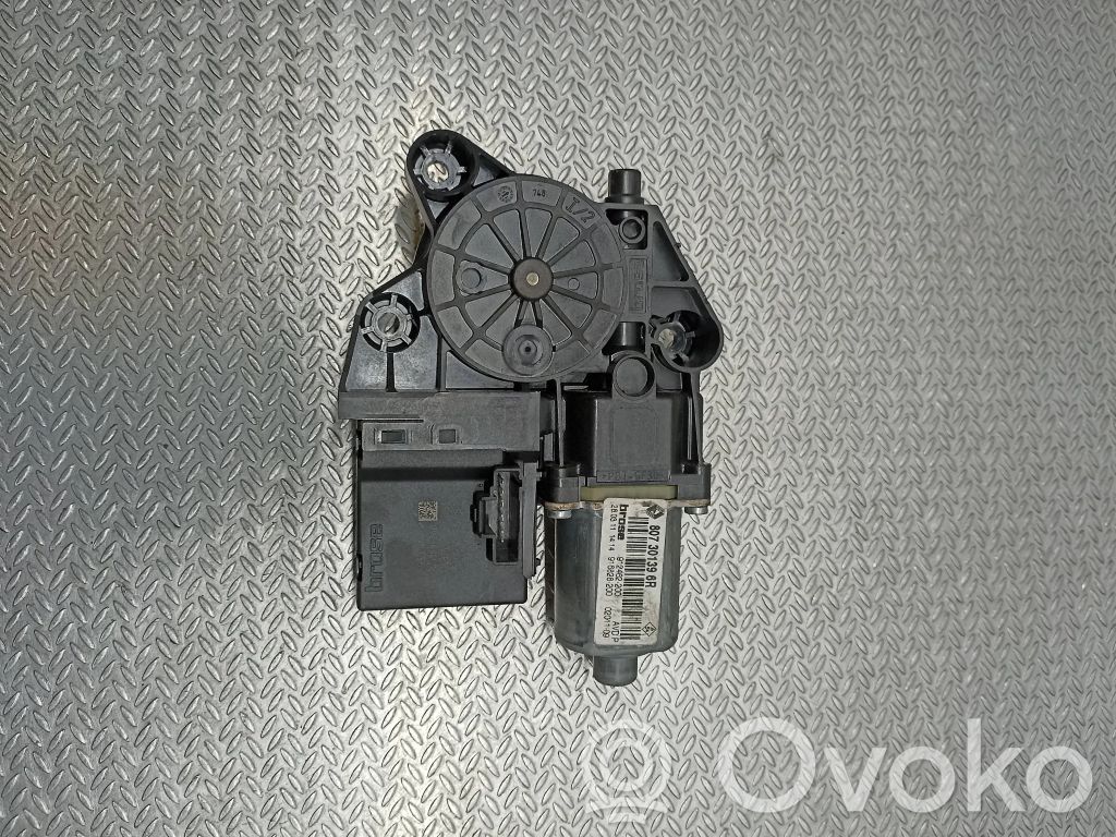Renault Megane III Silnik regulatora szyby drzwi przednich 