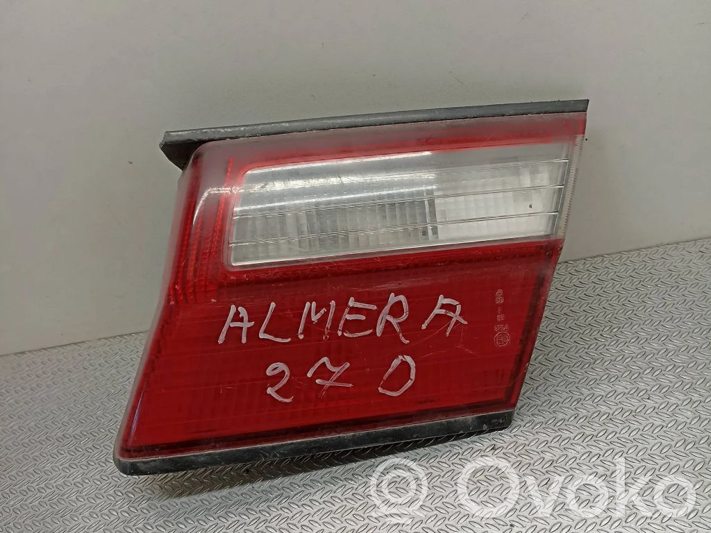 Nissan Almera Takaluukun takavalot 