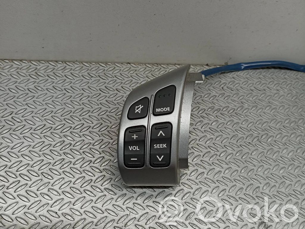 Suzuki SX4 Przełącznik / Przycisk kierownicy 