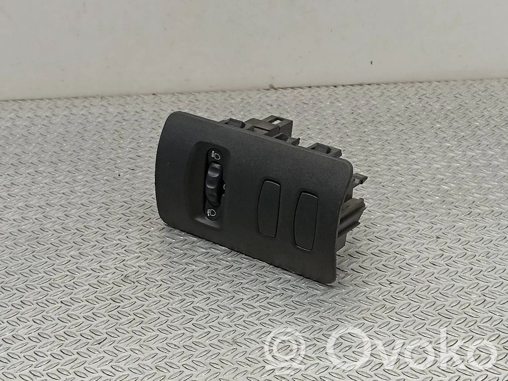 Renault Clio III Headlight level height control switch 
