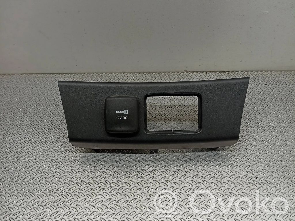 Fiat Tipo Enchufe de 12V (delantero) 