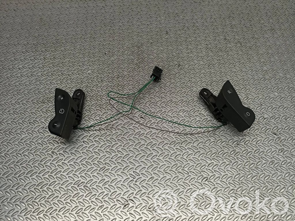 Renault Kangoo II Ohjauspyörän painikkeet/kytkimet 