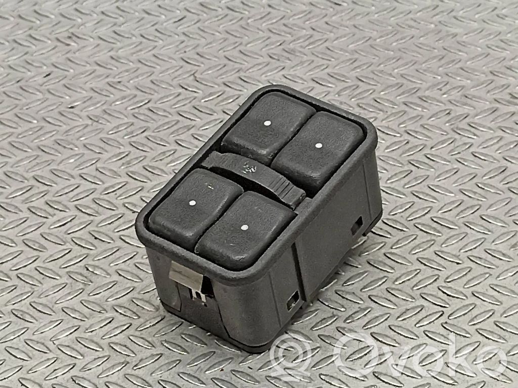 Opel Meriva A Electric window control switch 