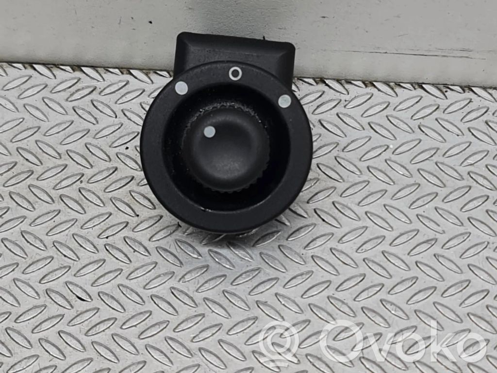 Dacia Sandero Wing mirror switch 