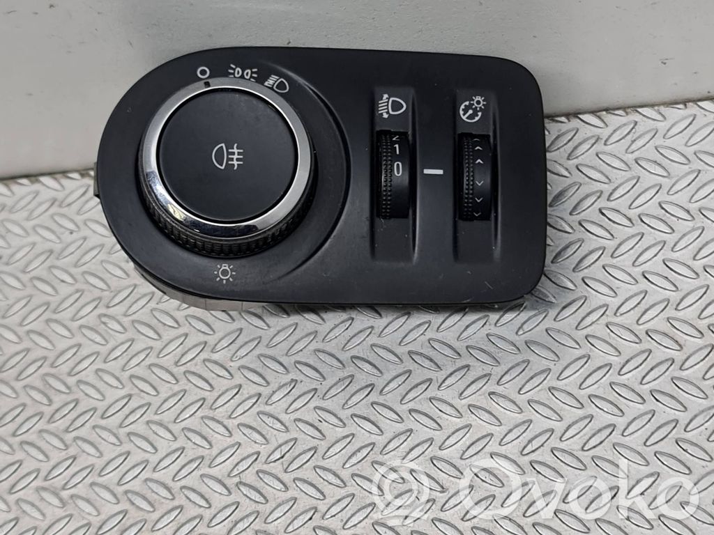 Light switch   13310330,321409