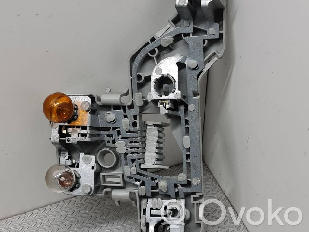 Jaguar S-Type Takavalon polttimon suojan pidike 