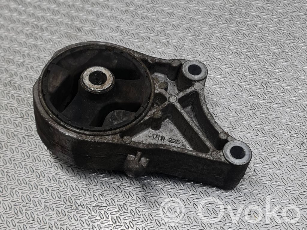Engine mount bracket   D1N226,V05413