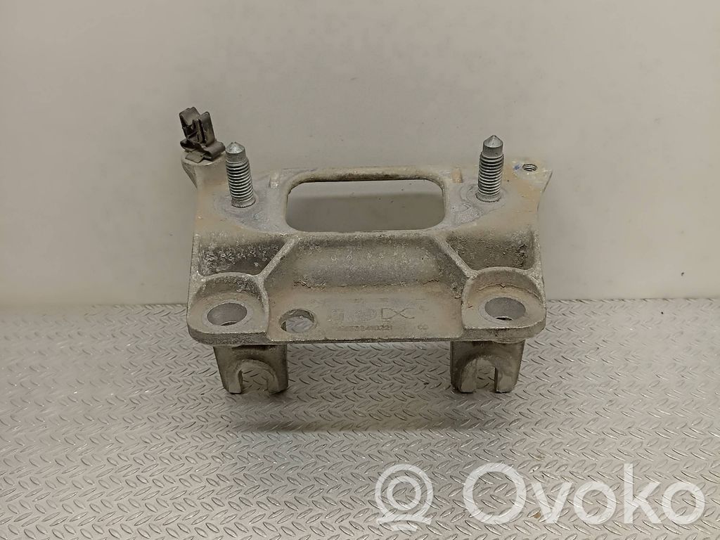 Engine mount bracket   112222643R,A4532410221