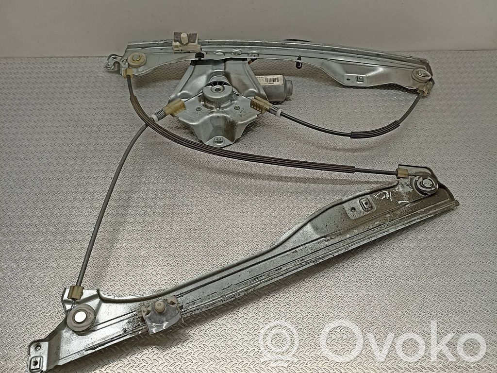 Renault Clio III Front door window regulator with motor 