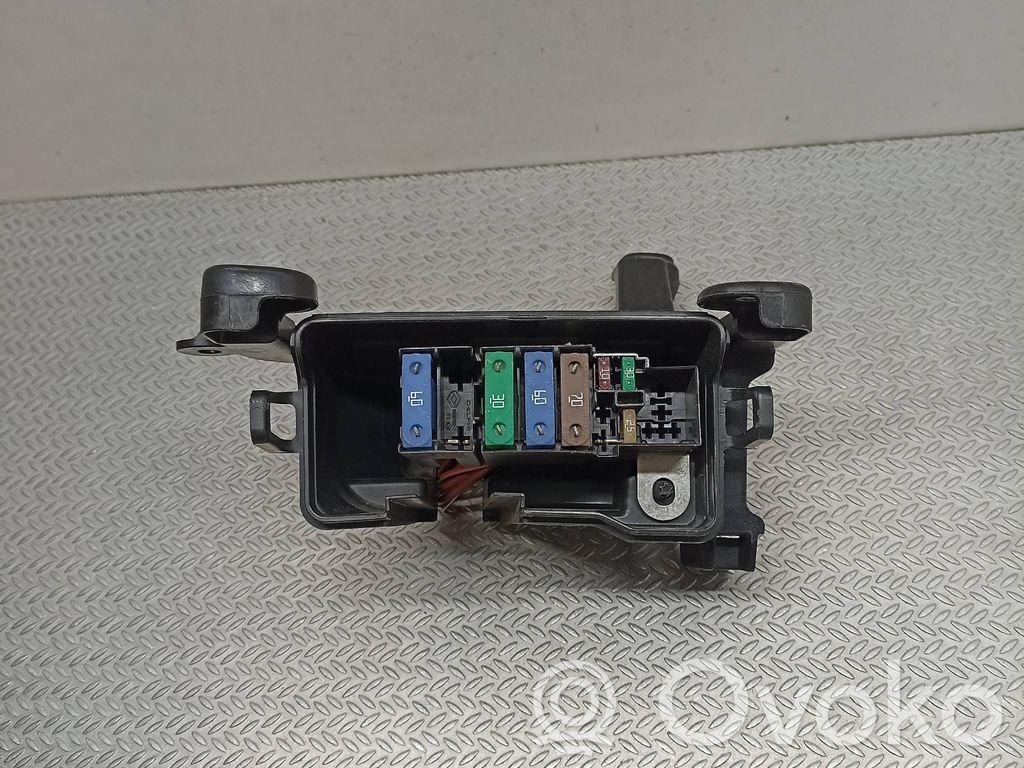 Renault Twingo III Fuse module 