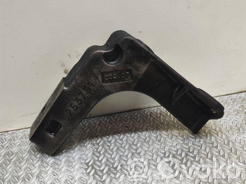 Peugeot 407 Engine mounting bracket 