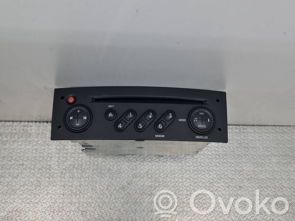 Renault Clio III Unidad delantera de radio/CD/DVD/GPS 