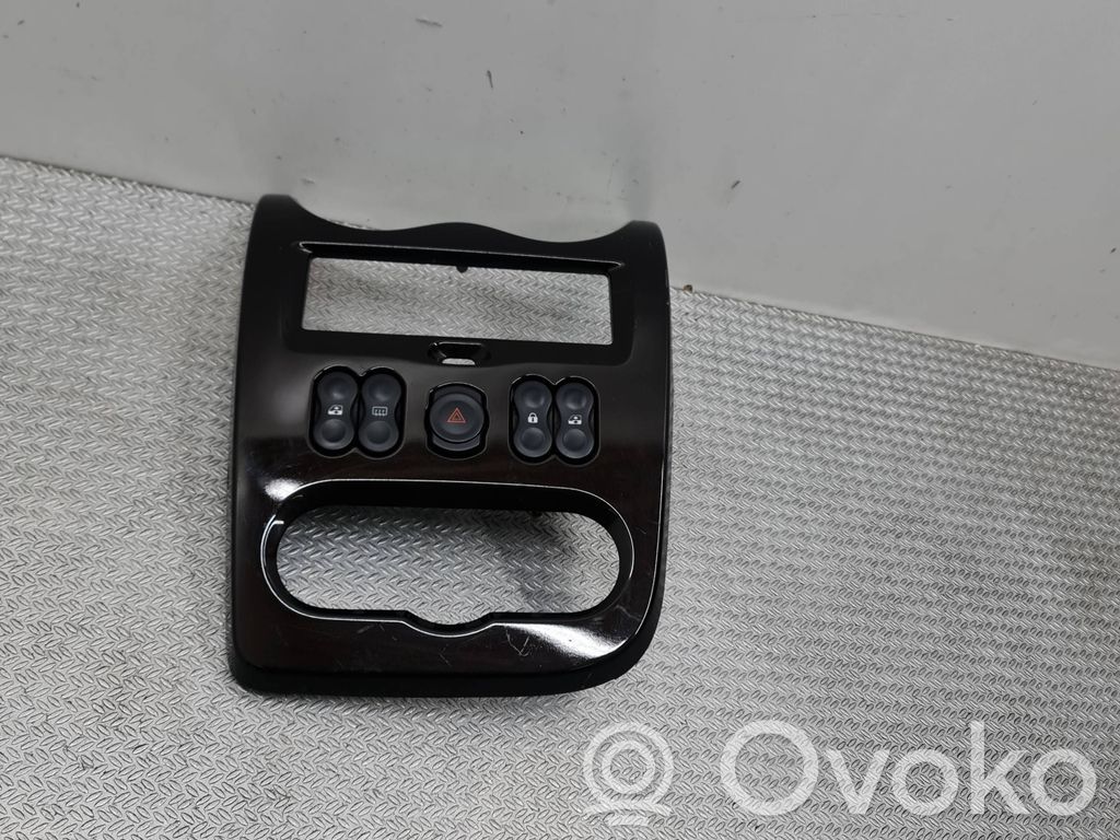 Dacia Duster Dashboard center trim panel 