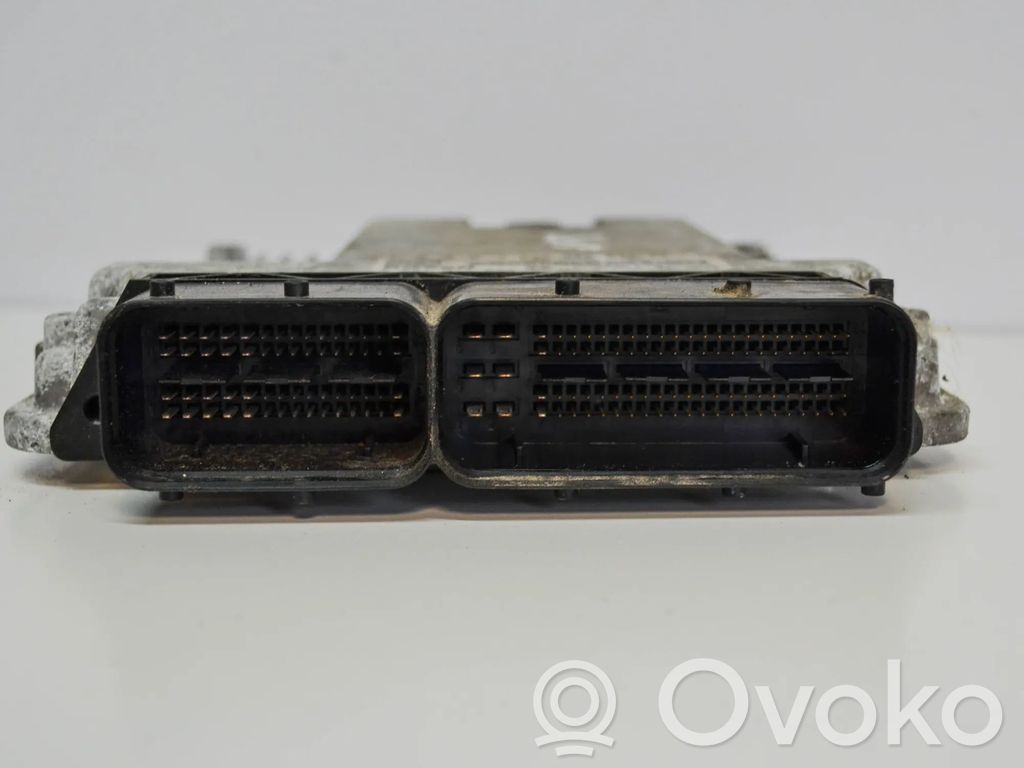 Volkswagen PASSAT B5 Engine control unit/module 