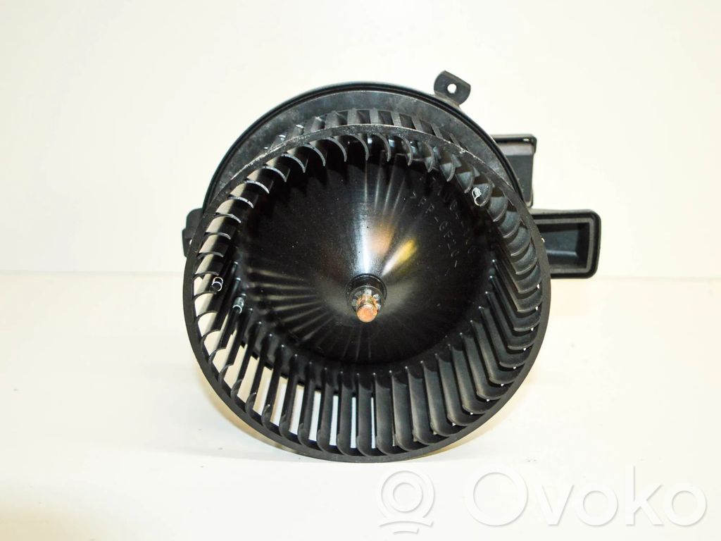 Audi A4 S4 B9 8W Mazā radiatora ventilators 
