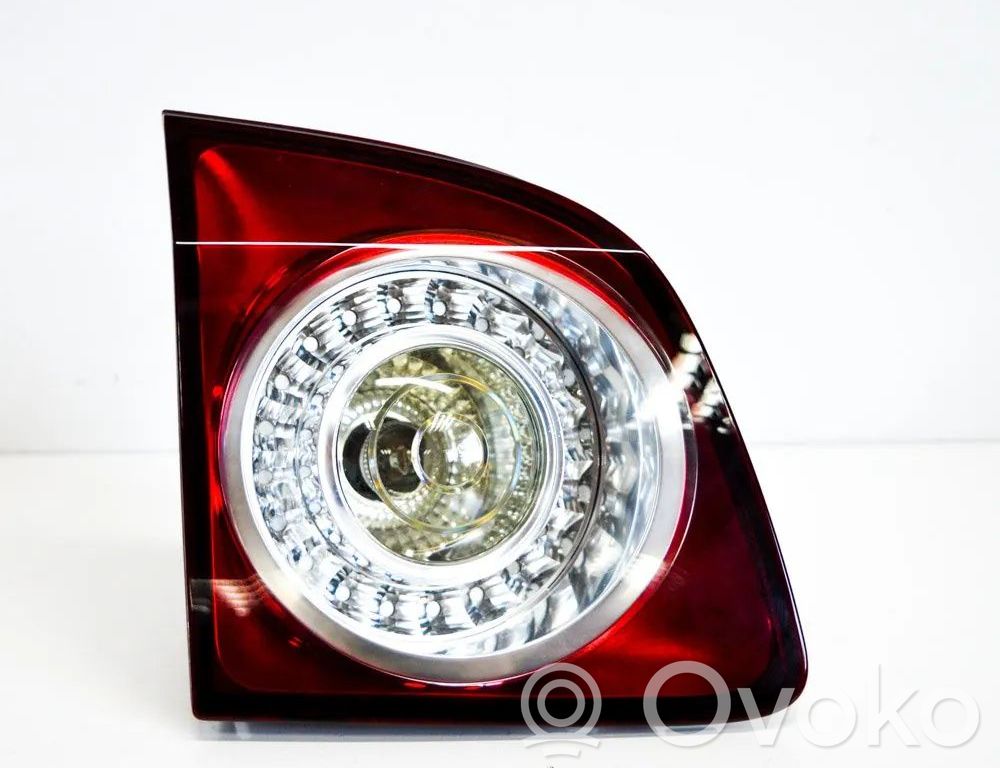 Lampy tylnej klapy bagażnika   5M0945093L