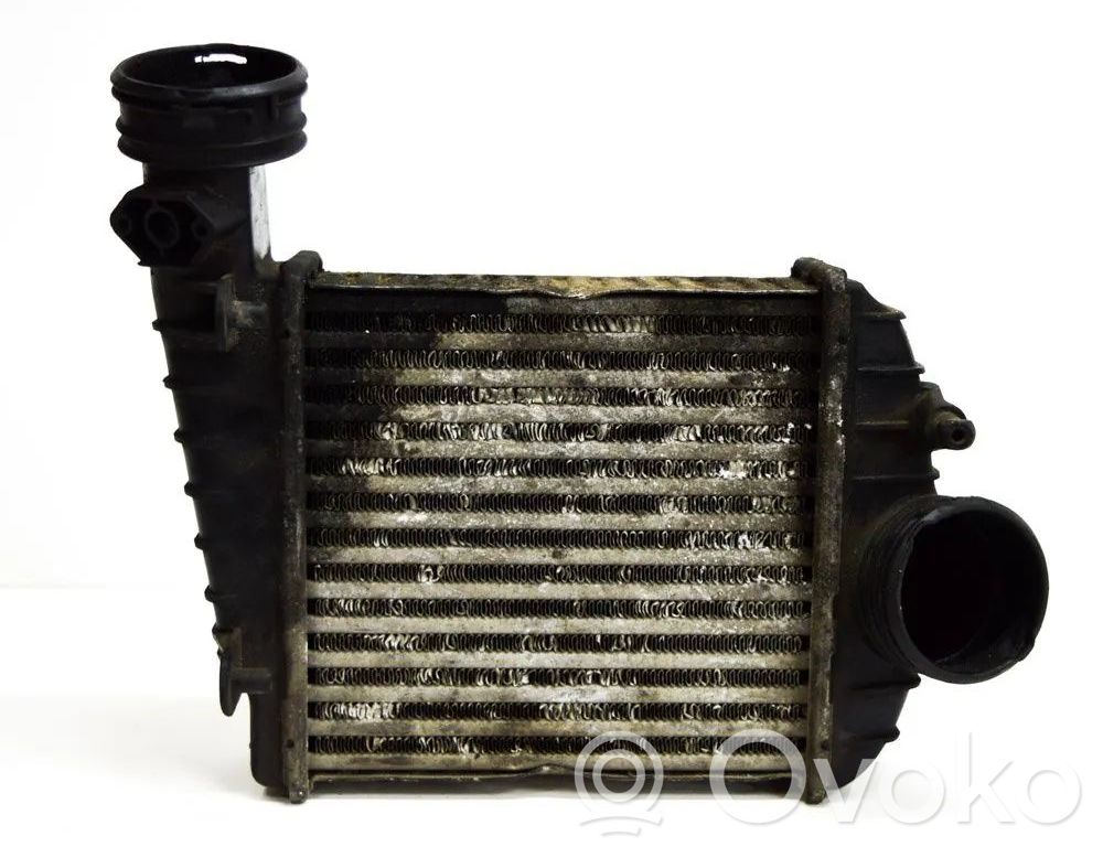 Chłodnica powietrza doładowującego / Intercooler   3B0145805J