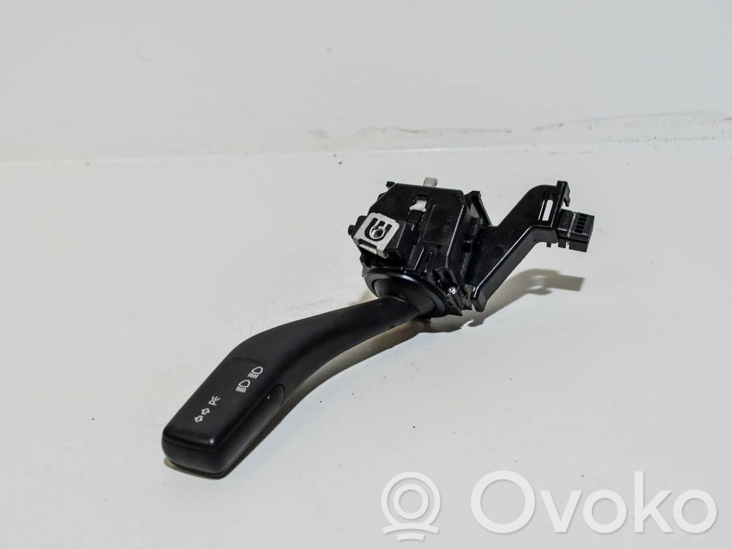 Volkswagen Golf V Suuntavilkun vipu 