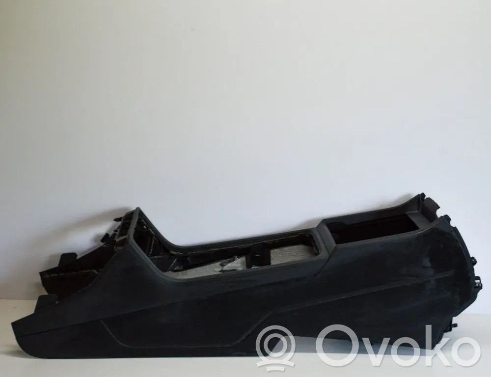 Volkswagen Touareg II Center console 