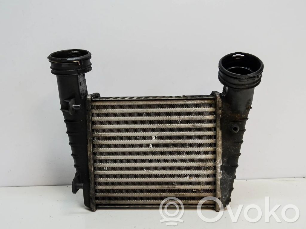 Volkswagen PASSAT B5 Interkūlerio radiatorius 