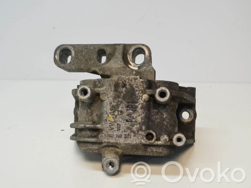 Volkswagen PASSAT B7 Engine mount bracket 