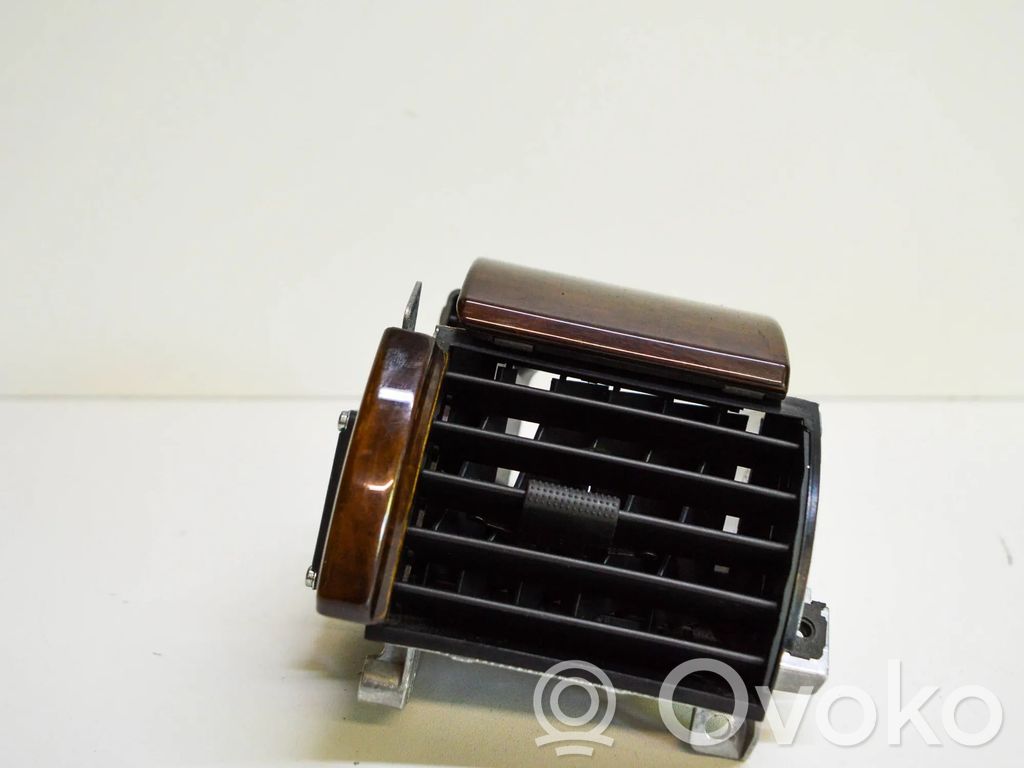 Volkswagen Phaeton Lango oro grotelės 