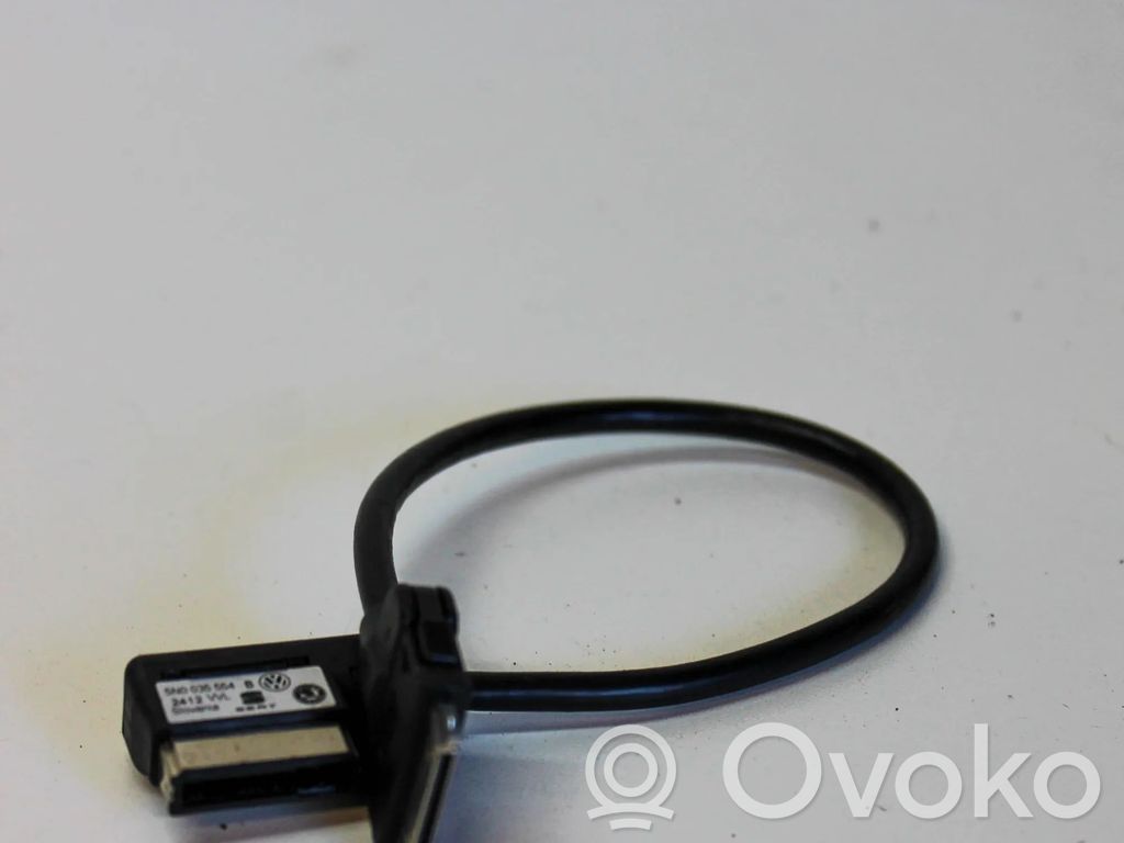 Volkswagen Touareg II Enchufe conector entrada auxiliar 