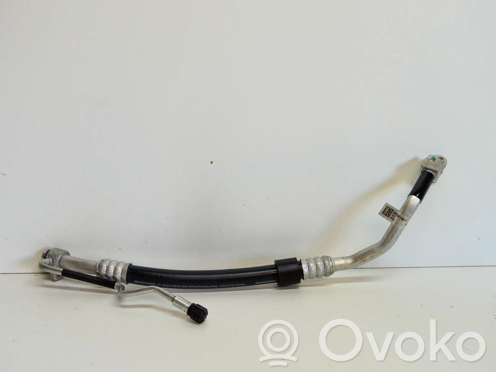 Audi A4 S4 B9 8W Ilmastointilaitteen putki (A/C) 