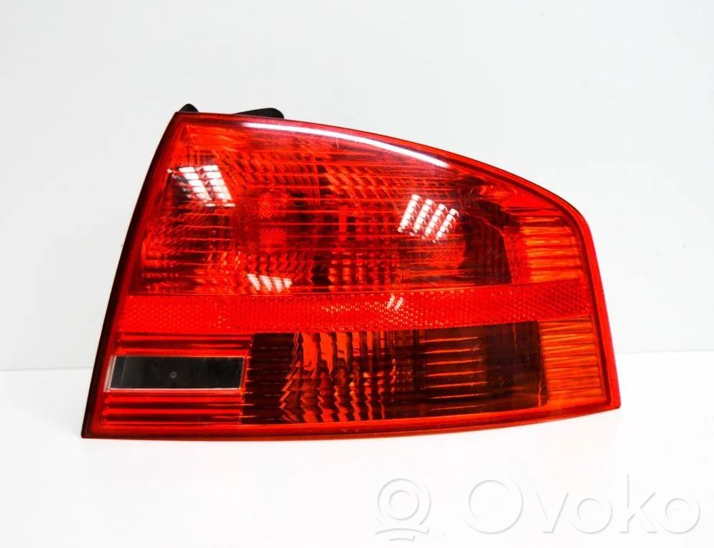 Audi A4 S4 B7 8E 8H Lampa tylna 