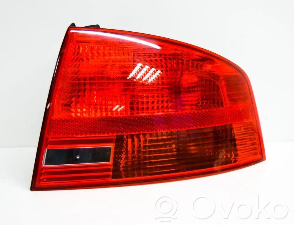 Audi A4 S4 B7 8E 8H Lampa tylna 