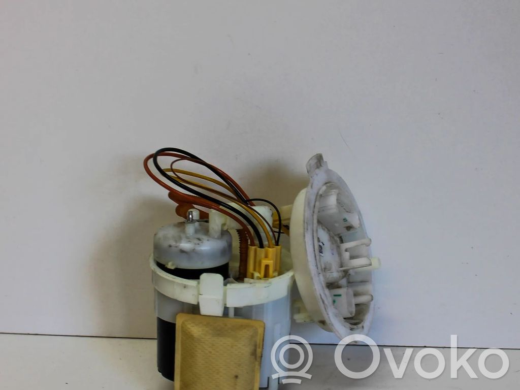 Audi A4 S4 B9 8W Bomba interna de combustible 