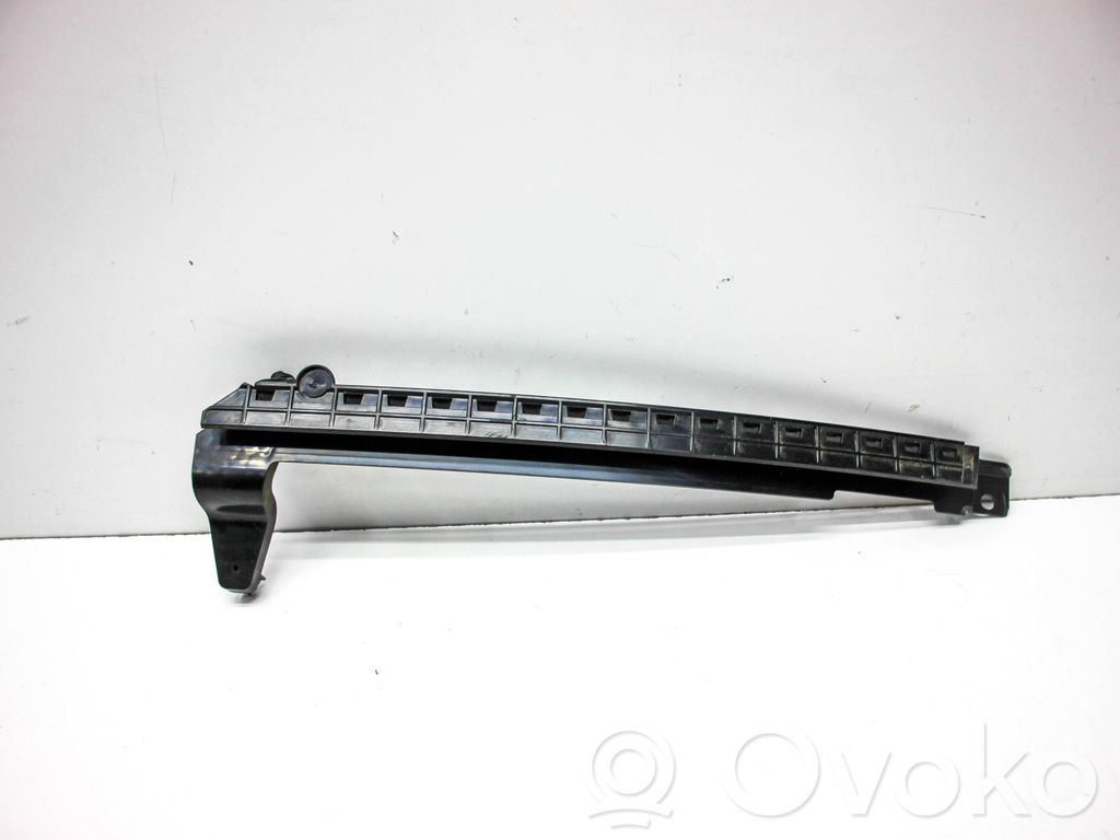 Audi Q3 F3 Ramka szyby drzwi tylnych 