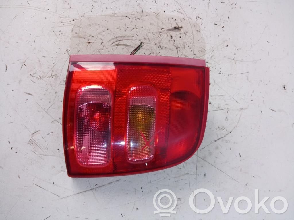 Nissan Micra Задний фонарь в кузове 