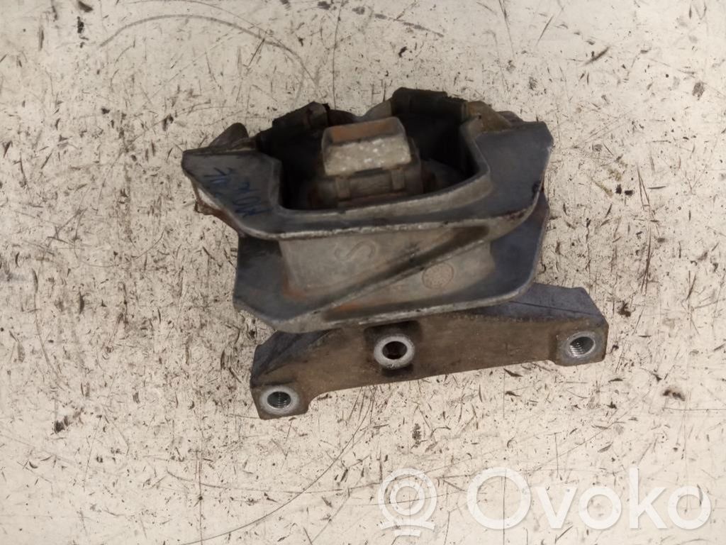 Citroen C3 Engine mounting bracket 